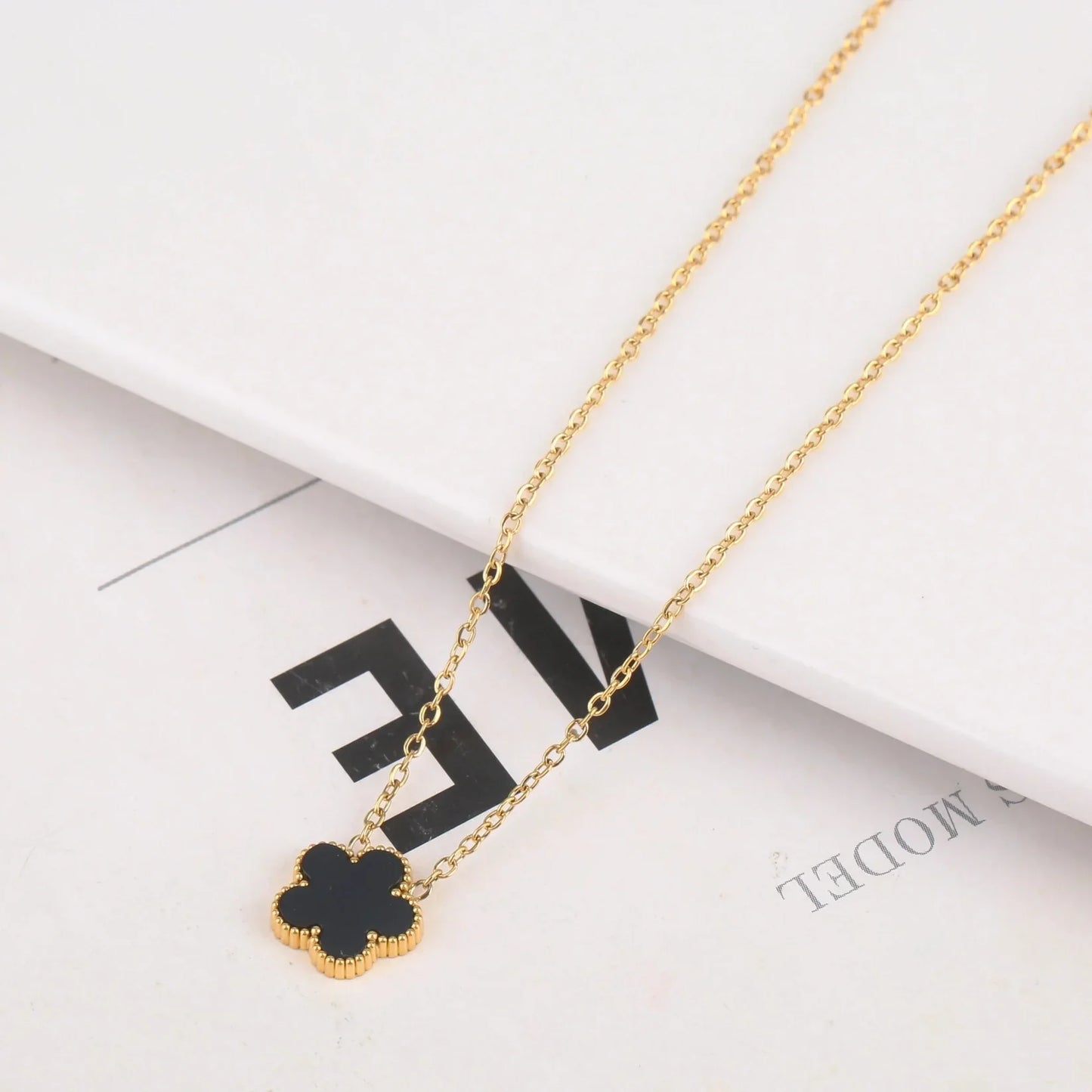 CLOVER NECKLACE GOLD | ZWART